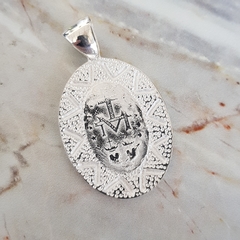 Dije Medalla Milagrosa en Plata, 3,3 x 2,5 cm. en internet