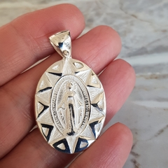 Dije Medalla Milagrosa en Plata, 3,3 x 2,5 cm.