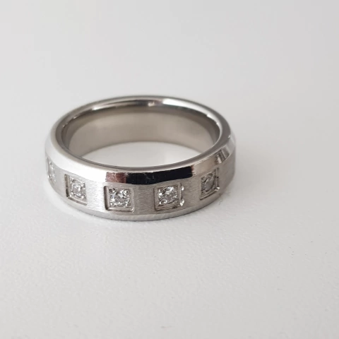 Anillo en Acero, 5 Cúbic