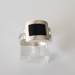 Anillo en Plata lisa con detalle negro - comprar online