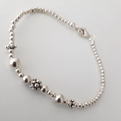 Pulsera bolitas en Plata, cierre mosquetón, 18 cm.
