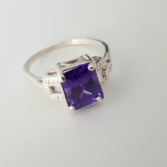 Anillo en Plata con Cúbic rectangular Violeta