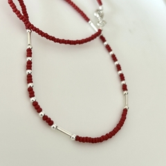 Collar con donitas rojas, detalles en Plata, 45 cm. - comprar online