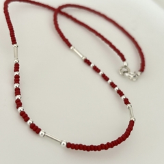 Collar con donitas rojas, detalles en Plata, 45 cm. en internet