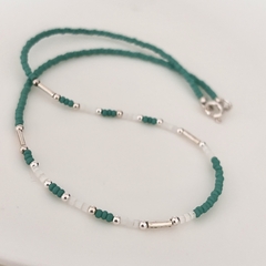 Collar con donitas verdes, detalles en Plata, 42,5 cm. en internet