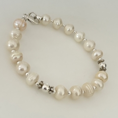 Pulsera Perlas de Río, detalles en Plata, cierre mosquetón