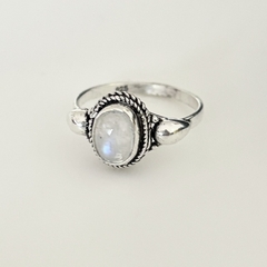 Anillo en Plata con Piedra de la Luna - comprar online