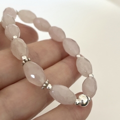 Pulsera elastizada con detalles en Plata y piedra Cuarzo Rosa - Ambar Joyas