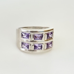 Anillo en Plata con Cubic baguette violeta