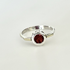 Anillo en Plata y Oro con Cubic rojo