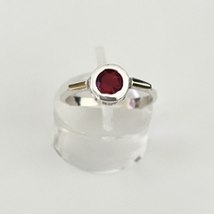 Anillo en Plata y Oro con Cubic rojo - comprar online