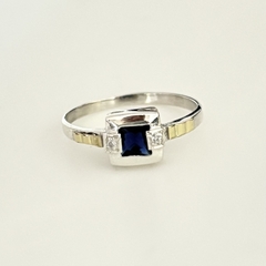 Anillo en Plata y Oro con Cubic Azul y Zirconias