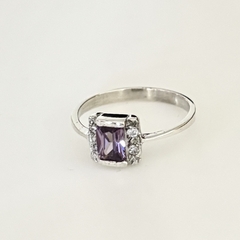 Anillo en Plata con Cubic violeta y Zirconias en internet