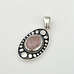 Dije en Plata con Piedra Cuarzo Rosa, 2,5 x 1,4 cm.