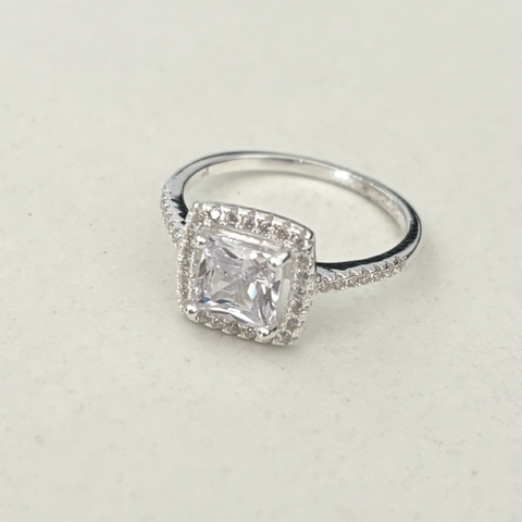 anillo en Plata con Cubic, Zirconias