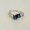 Anillo en Plata y Oro con Cubic baguette azul y Zirconias