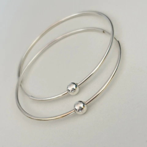 Argolla en Plata con bolita, 5 cm.