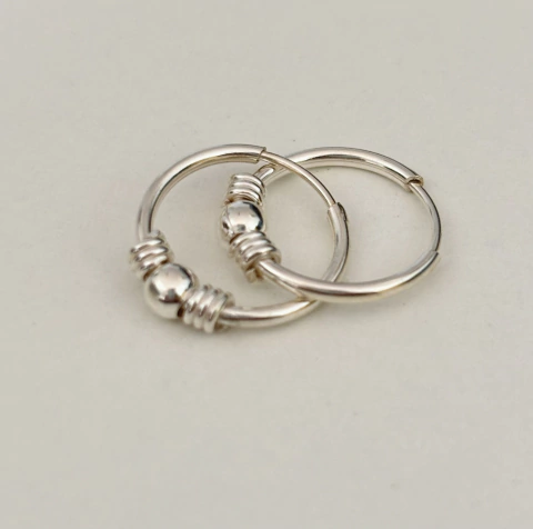 Argollas en Plata con bolita y resorte, 2,5 cm.