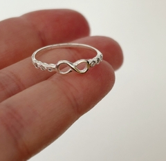 Anillo Infinito en Plata con cubic en internet