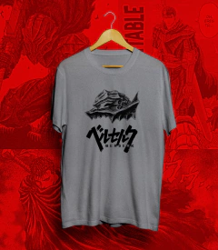 REMERA BERSERK HELMET