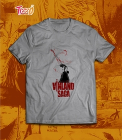 REMERA VINLAND SAGA LOGO