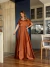 Vestido Longo de Festa Evasê Amanda Terracota Moderno Liso Com Mangas e Saia com Camada Assimétrica e Sofisticada. na internet