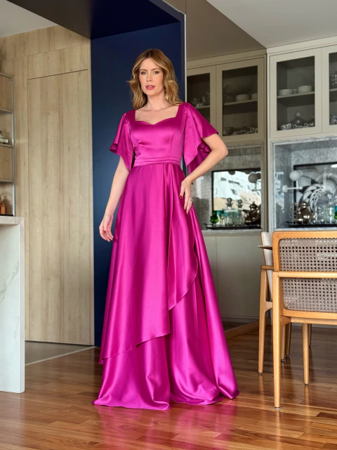 Vestido Longo de Festa Evasê Amanda Fúcsia Moderno Liso Com Mangas e Saia com Camada Assimétrica e Sofisticada. - comprar online