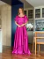 Imagem do Vestido Longo de Festa Evasê Amanda Fúcsia Moderno Liso Com Mangas e Saia com Camada Assimétrica e Sofisticada.
