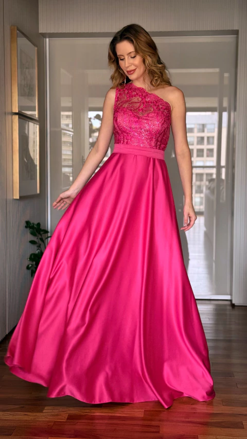 Vestido De Festa Mylla Pink Fúcsia de Um ombro Só - Elegante para Madrinhas de Casamento e Eventos Formais Sofisticados.