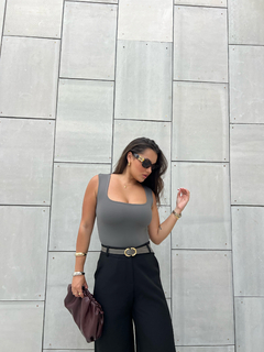 Blusa Básica Loe na internet