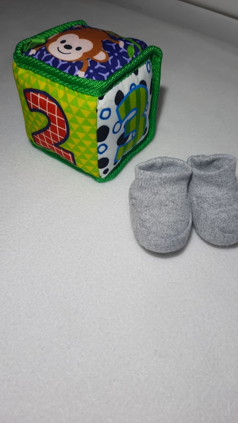 Cubo Sensorial Sonajero Didactico