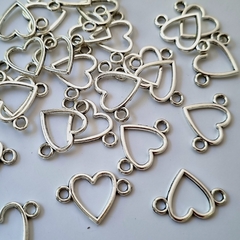 CORAZON CONTORNO CONECTOR PLATEADO (10 Gs) - comprar online