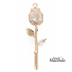 ROSA CON TALLO ENCHAPADA CIRCONES TRASLUCIDOS (1 UNIDAD)