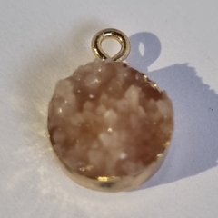 DIJE PIEDRA DRUZY NUDE ROSADO (1 UNIDAD)