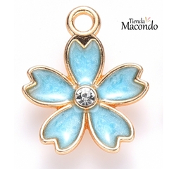 FLOR CON ESTRAS CELESTE ESMALTADA (1 UNIDAD)