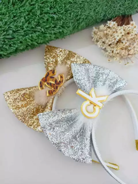 Tiara em pé flocado festas