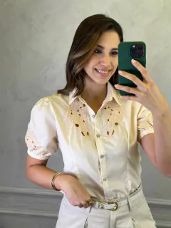 CAMISA DETALHE BOTÃO SARA