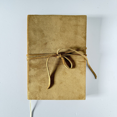 CUADERNO GAMUZA - 11 DULCE DE LECHE 14X21 LAZOS - comprar online