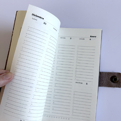 AGENDA SEMANAL GAMUZA - 18 VIOLETA OSCURO 14X21 - comprar online