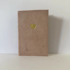 CUADERNITO 9X13 - CORAZON - GAMUZA ROSA BEBE - comprar online