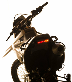 LUZ LED TRASERA SIMPLE LED TORNADO XR 250 XTZ ZR Y OTRAS - FRASER MOTOS