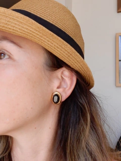 Par de brincos vintage na internet