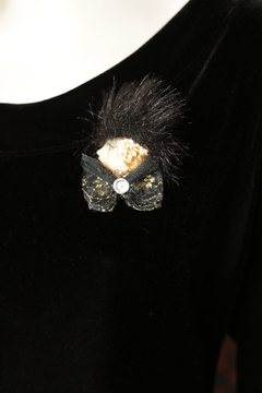 Broche vintage mulher na internet