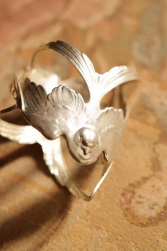 Bracelete Andorinha na internet