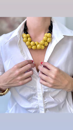 Colar esferas amarelas - comprar online