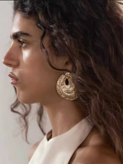 Brinco Nahla Dourado - comprar online