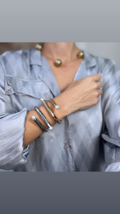 Bracelte de metal com pérola - Antonieta Brechó
