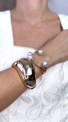 Bracelte de metal com pérola - Antonieta Brechó