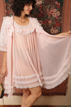 Conjunto Valisere vintage anos 60 na internet