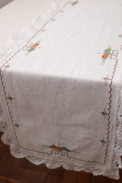 Caminho de mesa bordado na internet